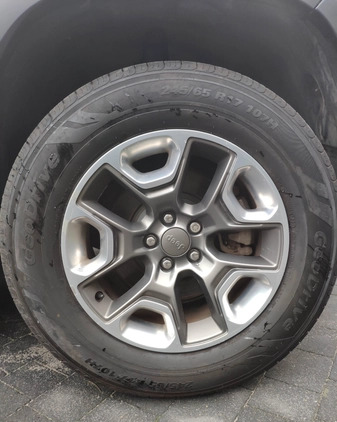 Jeep Cherokee cena 85000 przebieg: 168100, rok produkcji 2019 z Lubartów małe 596